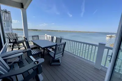 Image de ***New Exclusive Listing*** 4 bed 3. 5 bath with Killer View in Topsail