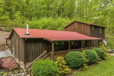 Image de Peaceful Rustic updated cabin