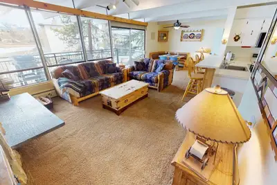 Image de On Lake! Amazing Views! Walk to Marina, Concerts, Parks, Town