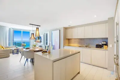 Image de Oceanfront Oasis: Luxury, Sunrise Views, Resort