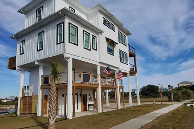 Image de Amazing Angels Envy house, the beach is just steps away and the best water view