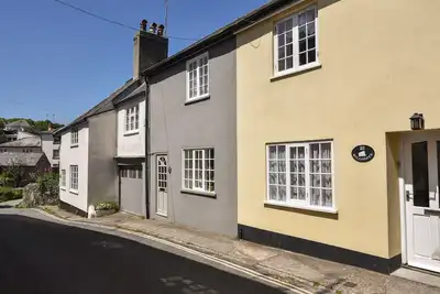 21 Mill Green, pet friendly, character holiday cottage in Lyme Regis