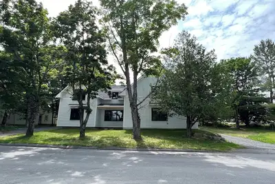 Image de Intown/Family Friendly/Walk to Shops & Snowmobile from Property/Pets Considered
