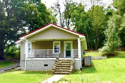 Image de Asheville Convenience Cottage Charm - #Badkittycottage