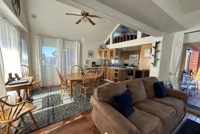 Image de Modern Ocean Cabin 27 Stylish Kitchen & Jacuzzi & Private Beach (Private Beach Owned by White Rock Resort)