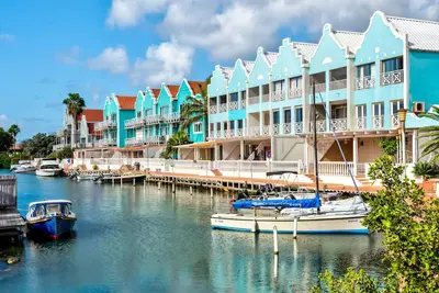 Spacious apartment, lagoon view, minutes away from beach and town! 10% Disc