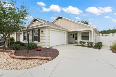 Image de 3/2 Courtyard Near Lake Sumter And Pools!