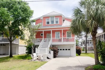 Image de Charming 4 Bedroom Pet Friendly Home w Hot Tub!