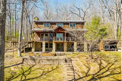 Image de Lake Time | Incredible Interior, Cozy Family Room, Dock, & Fire Pit!
