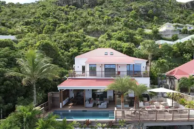 Villa Vue mer panoramique, à 5 minute de la plage!