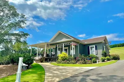 Image de Spring Getaway at the 1930's Bungalow\"Imperfect Perfection\"-Pool, Kayaks, HotTub