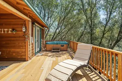 Image de The Nut House - Lovely Home with Hot Tub by Yosemite Region Resorts