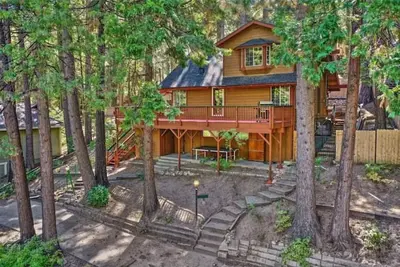 Image de Pets Ok! Fully Fenced! PristineFamily Friendly Lake Arrowhead Home! Games!