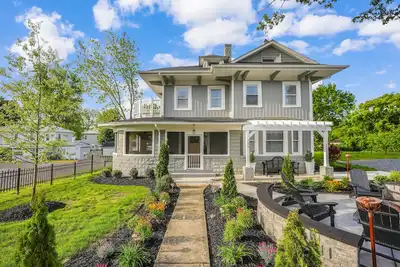 Image de Greystone Manor - Magnificent! Sleeps 10 Center of Town