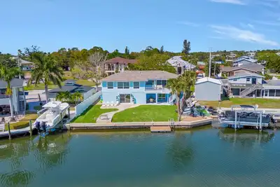 Image de Beach Water Front Condo