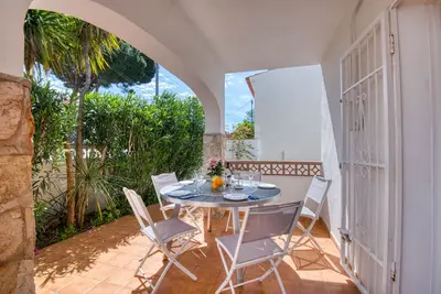 Image de Les Huppes : Belle maison au rez-de-chaussée à l'Escala, avec air conditionné et grande terrasse