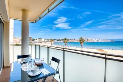 Image de Lola: Bel appartement avec vue sur la mer et sur la plage, avec parking et climatisation