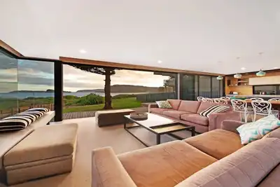 Image de Beachfront accommodation, stroll to shops