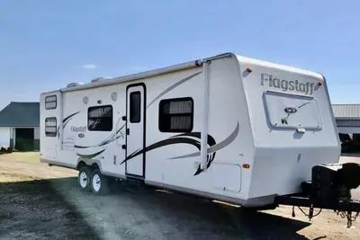 Image de 2010 Forest River Flagstaff Super Lite Camper-Sleeps 6-8