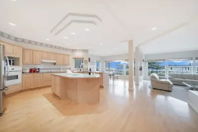 Image de Lovely 5b Rooms Beach Vila in White Rock