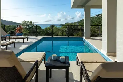 Image de Tropical Seabreeze- Pool and back up power/solar