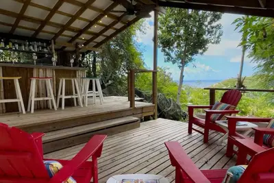 Image de Cay Syrah! 6 bedroom home! Solar/battery backup