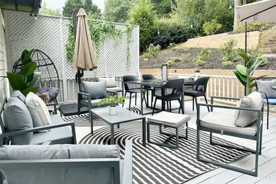 Image de Modern Raleigh Home 3bdr with 4 Beds + Office & Backyard Oasis. Great Location!