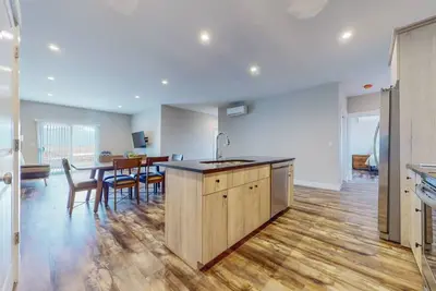 Image de Olympia Way with Scenic Mountain View's- Unit B