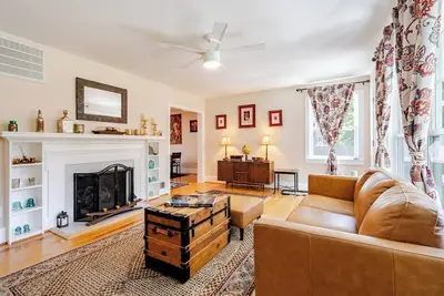 Image de Northern Va Renovated 3br 3 Ba House with Fully Fenced in Yard and Pet Friendly!
