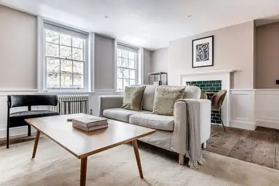 Elegant 2br in Wapping w/ Rustic Decor, by Blueground