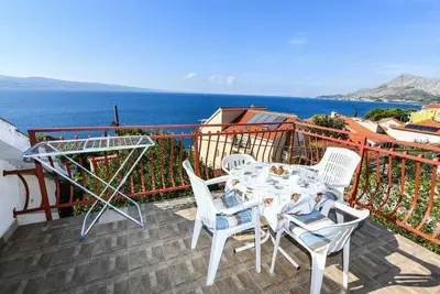 Image de Appartement d'une chambre avec la terrasse et la vue sur le mer Nemira, Omis (A-21059-b)