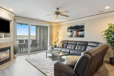 Image de Spectacular 3 Bedroom 2 Bath Lands End Escape, No Steps Entry, & Lake Views