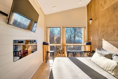 Image de The Lumber Jack Pine Treehouse at Treetop Escapes!