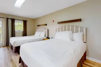 Image de Dog-friendly studio with fitness room & game room - walk to the lake