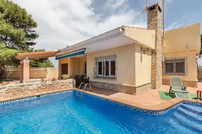 Image de Villa 'El Carmoli' avec vue sur la mer, piscine privée et climatisation