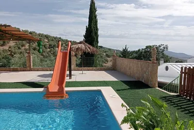 Image de Maison de vacances 'Casa La Pedriza Completa' avec vue sur la montagne, piscine privée et Wi-Fi