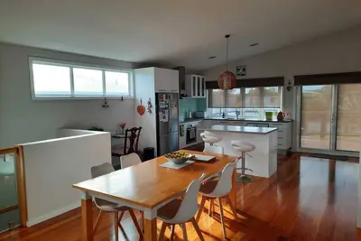 Image de Family sized beach house -  only 2 minutes walk to surf beach!