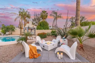 Image de Designer Oasis Minutes from Scottsdale Events, Heated Pool, Hot Tub, Sleeps 8