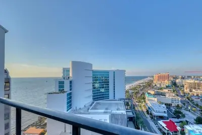 Image de 440 West Condos 1701n Waterfront Penthouse