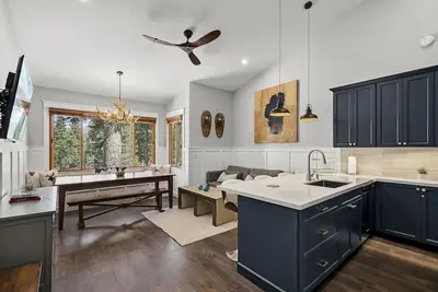 Image de Northstar Mountain Chic Home | Fireplace, Shuttle, Water Fun & Tennis Nearby