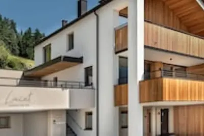 Image de Laiet Luxus-chalet Am See / Ferienhaus mit 200qm
