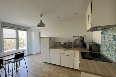 Image de A 2 mm à pied des thermes Valvital appartement rénové de plain-pied