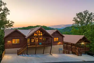 Image de Free Attractions! Mtn views! Great Location Hot tub, indoor pool, game room.