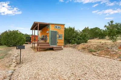 Image de Harmony Hollow Tiny House | Dripping Springs Getaway