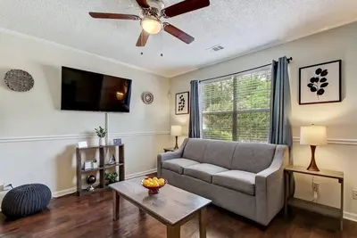 Image de Covered Patio & Fenced Yard! Lovely in Laurelwood