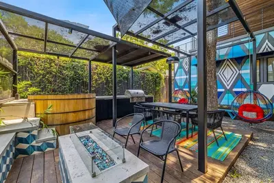 Image de South Lamar Wellness Haven | Sauna | Hot Tub | Bbq