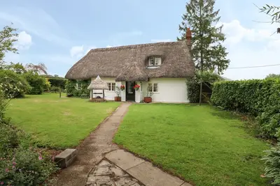 Image de Thatch Cottage, pet friendly, with open fire in Buckland Newton