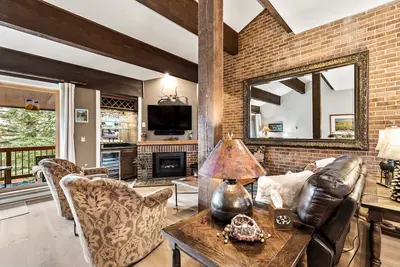 Image de Mountain Retreat at Moraine 1417 | 4br, 5ba | Near Resort | Hot Tub and Pool Acc