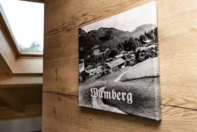 Image de Wohnung mit Sichtdachstuhl und Bergblick