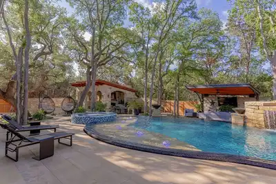 Image de Always on My Mind: Luxury Retreat Near Austin To Gather, Relax & Explore